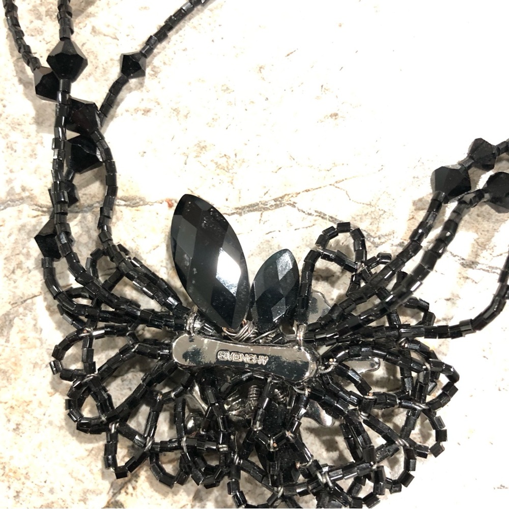 GIVENCHY Authentic Vintage Necklace. - Picture 3 of 15